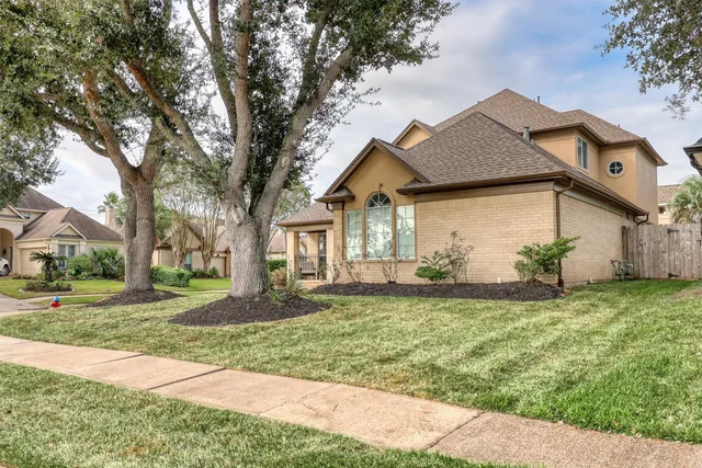 $3,900 | 201 Las Brisas Street, Kemah, TX 77565