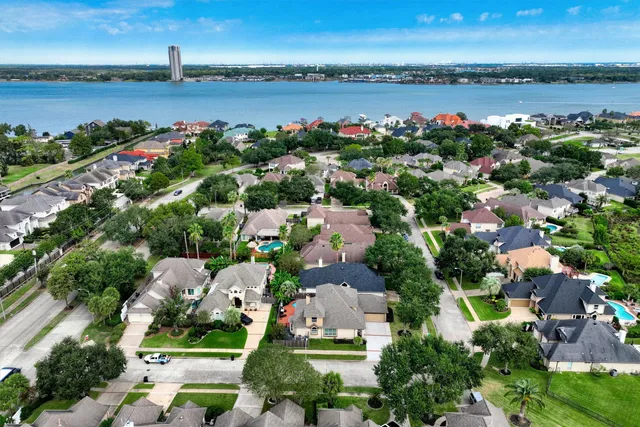 $3,900 | 201 Las Brisas Street, Kemah, TX 77565