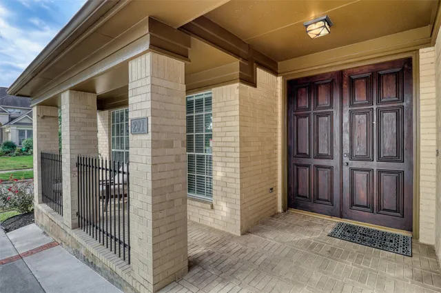 $3,900 | 201 Las Brisas Street, Kemah, TX 77565