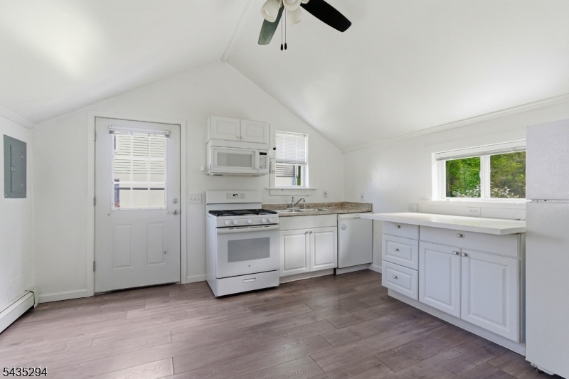 14 Brookhill Road Pittstown, NJ 08867 - Photo 6 of 8