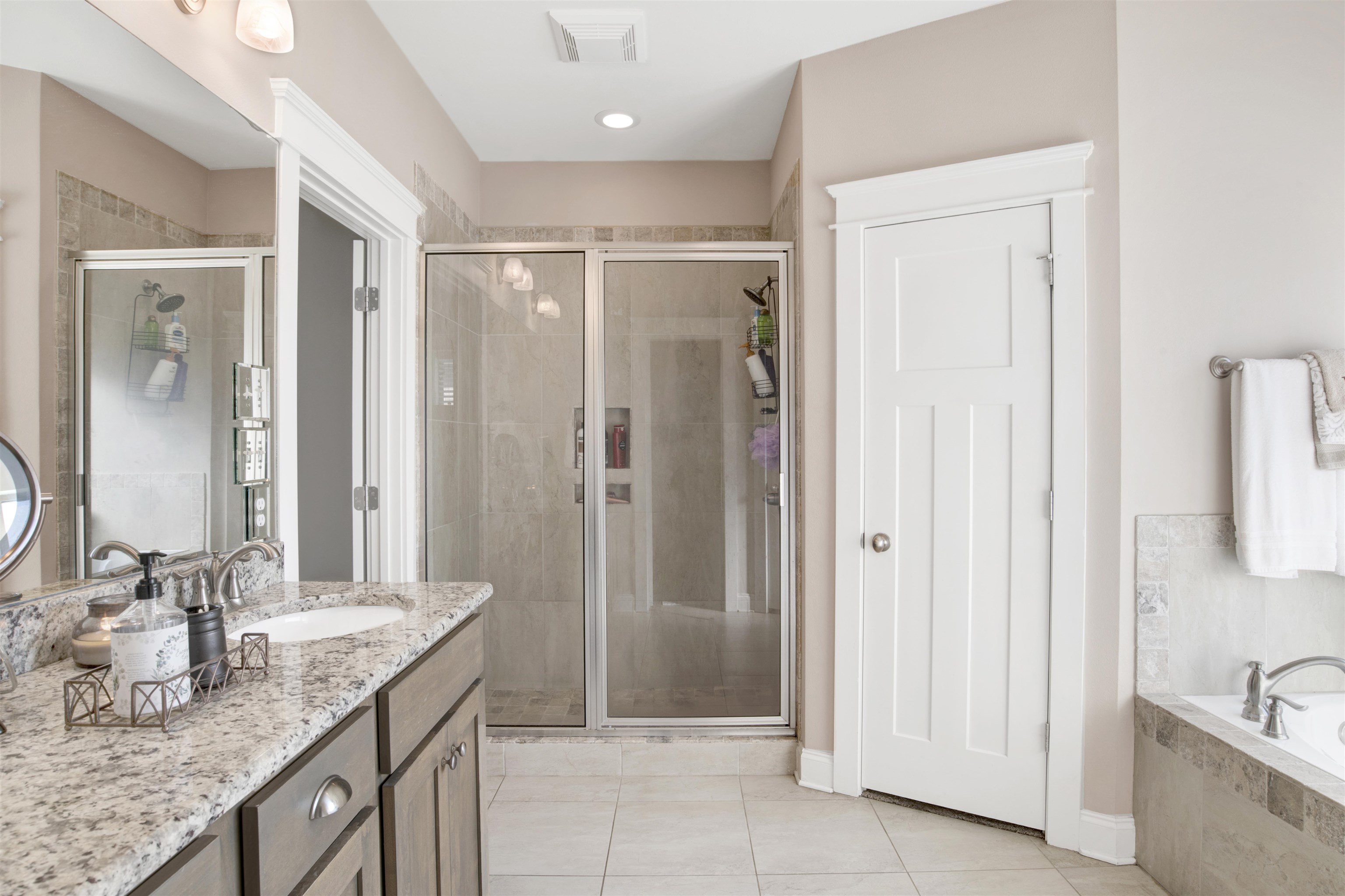 7049 Rocky Rd Loop Gulf Shores, AL 36542 - Photo 18 of 29 Master Bathroom