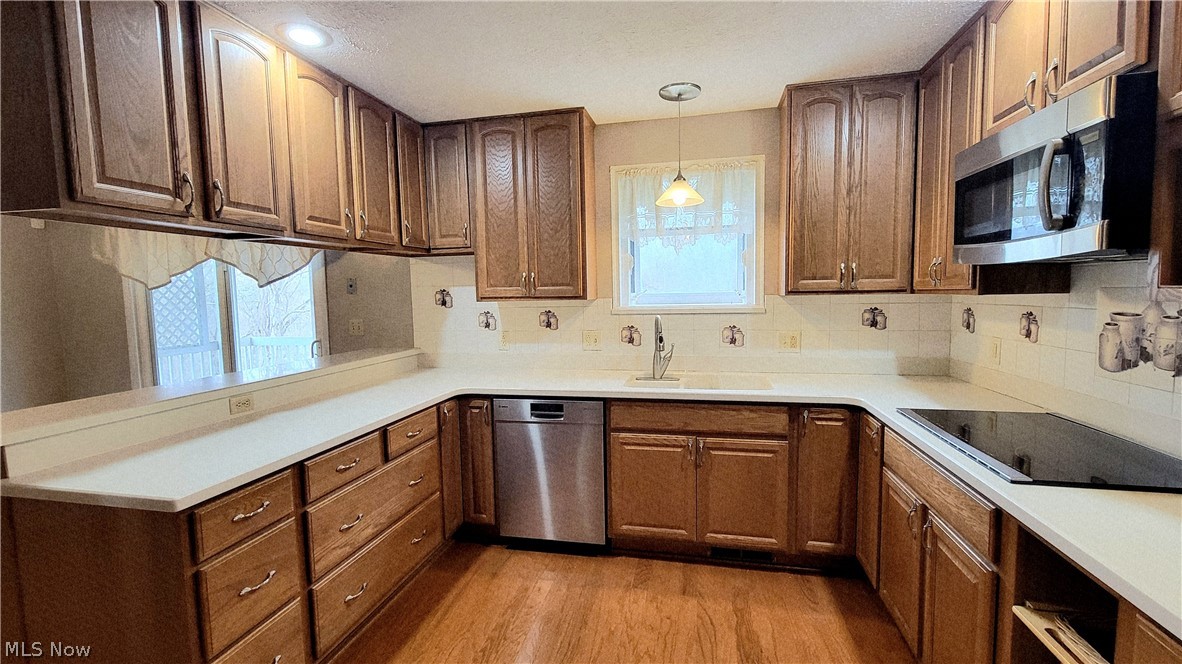 185 Goose Run Road Marietta, OH 45750 - Photo 7 of 29 Oak Cabinets and wood floors