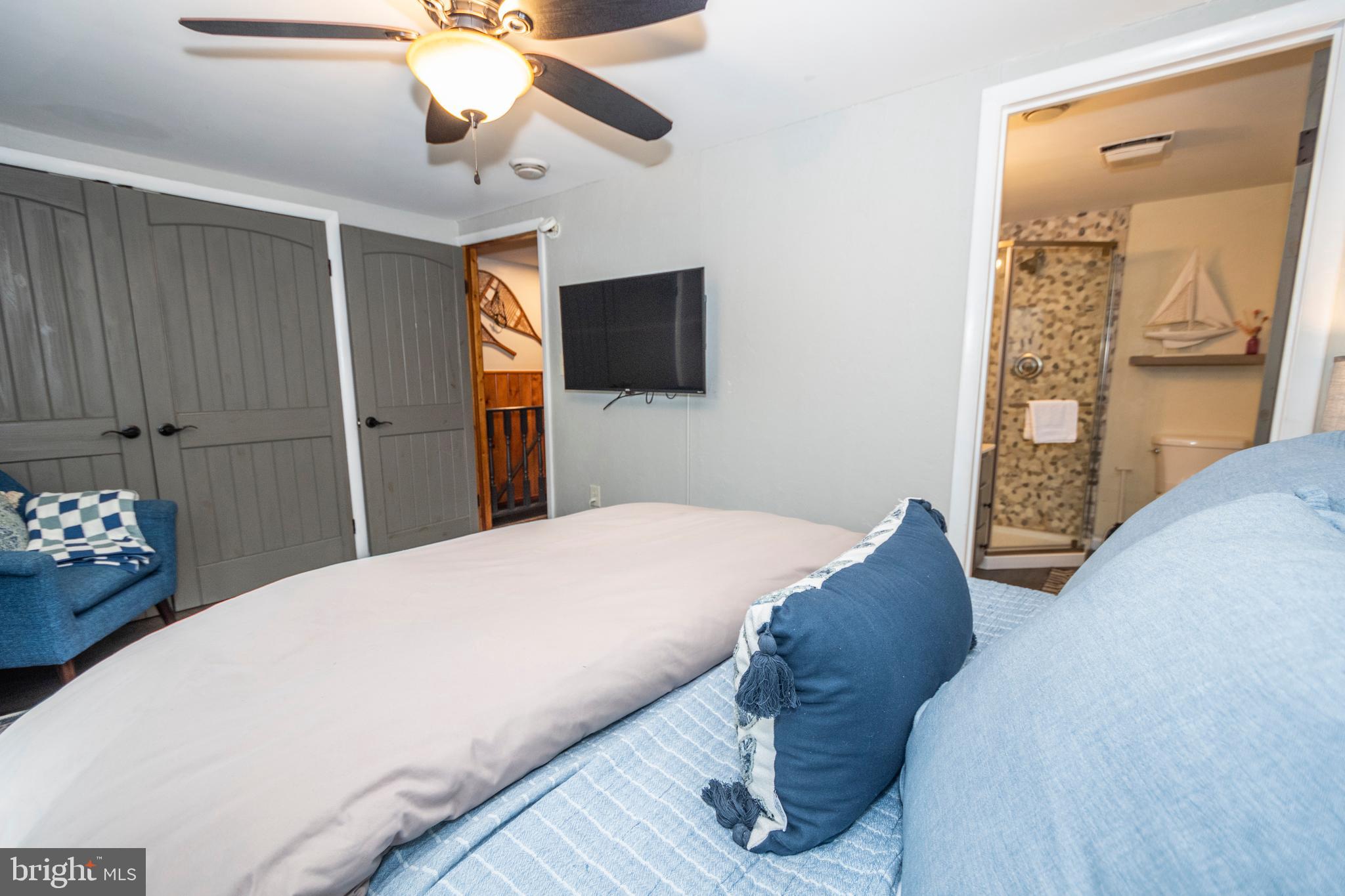 16 Jrs Drive McHenry, MD 21541 - Photo 43 of 57 a bedroom with a bed and a flat tv screen