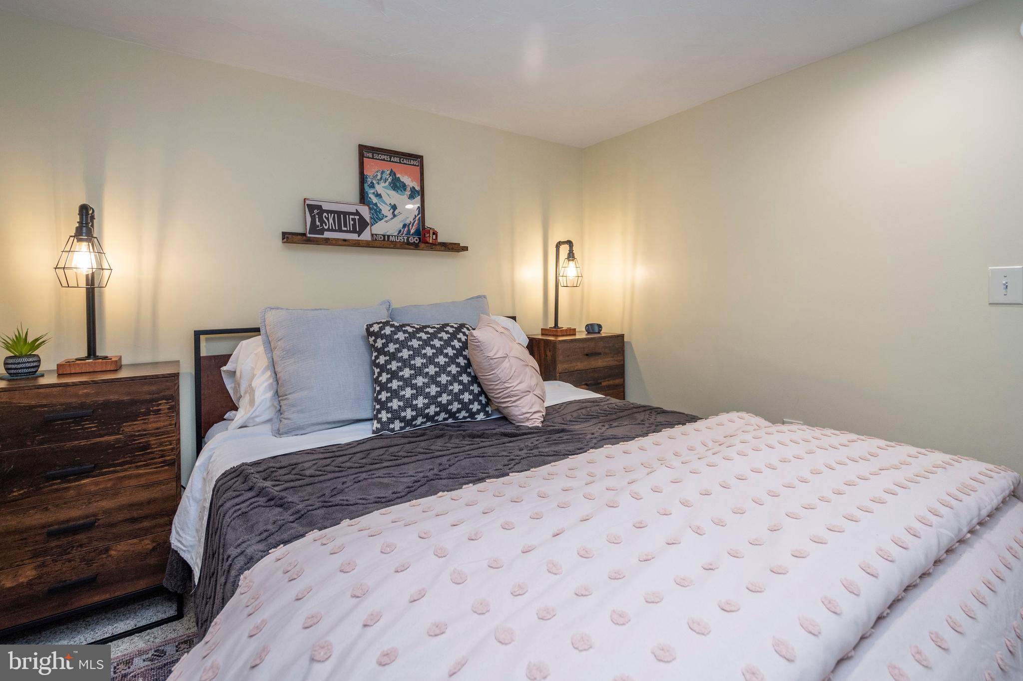 16 Jrs Drive McHenry, MD 21541 - Photo 49 of 57 a bedroom with a bed and a lamp with the dresser