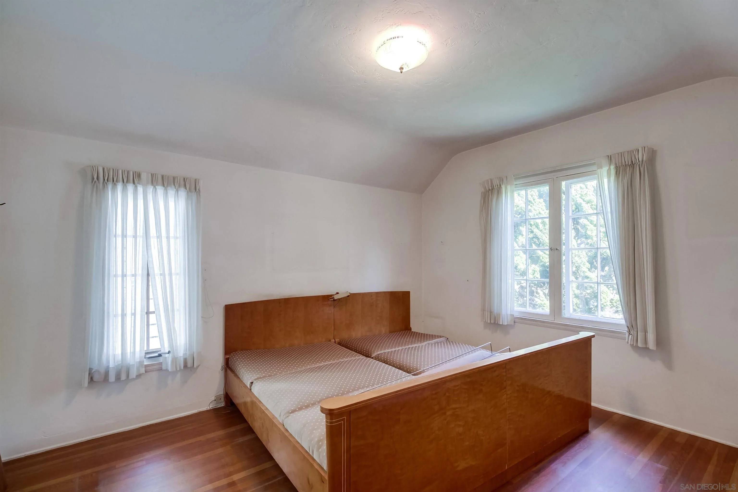 340 B Avenue Coronado, CA 92118 - Photo 19 of 31 a bed sitting in a bedroom next to a window