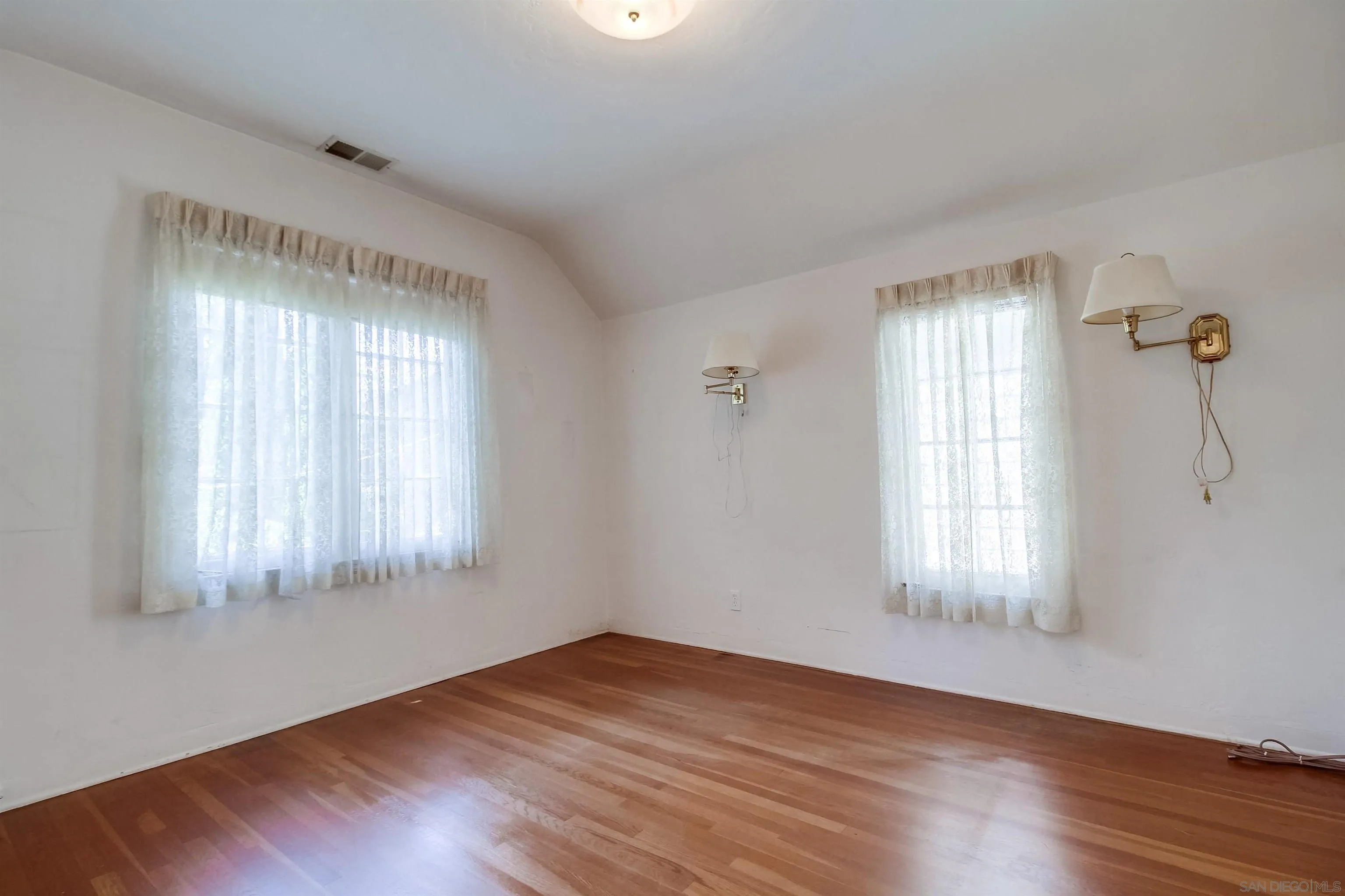340 B Avenue Coronado, CA 92118 - Photo 22 of 31 an empty room with wooden floor and windows