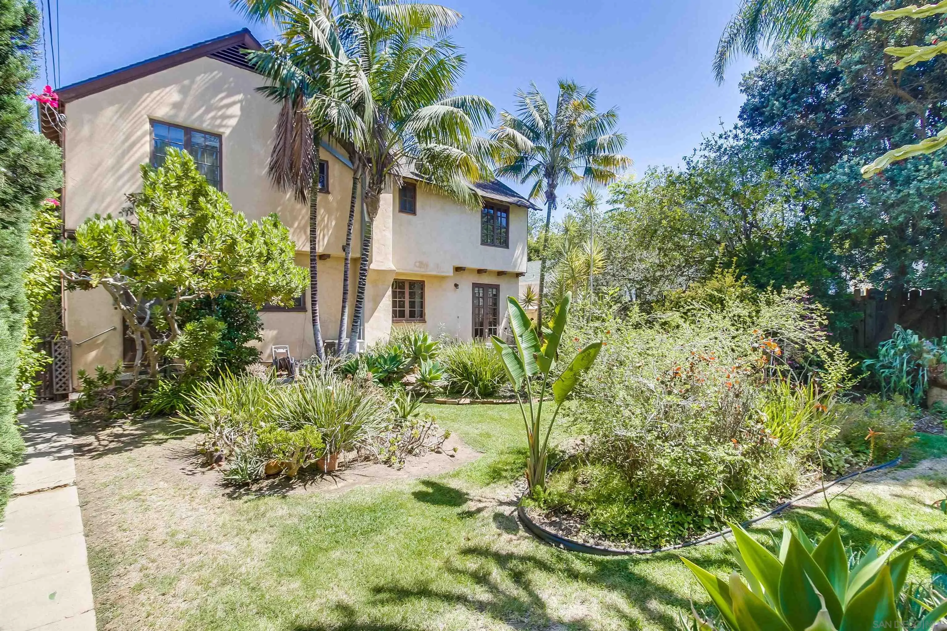 340 B Avenue Coronado, CA 92118 - Photo 25 of 31 a view of a garden with plants