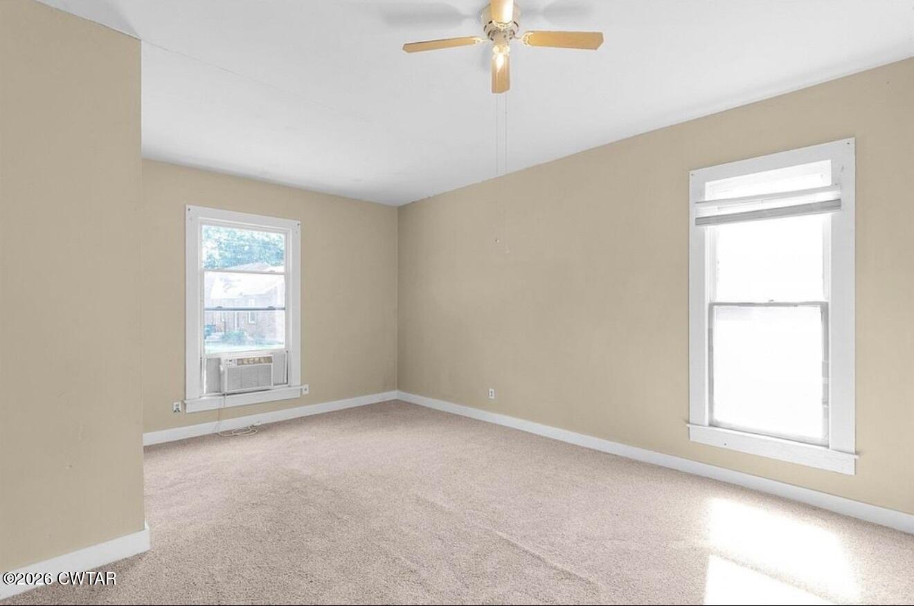 125 Williams Street Jackson, TN 38301 - Photo 14 of 17 an empty room with a window