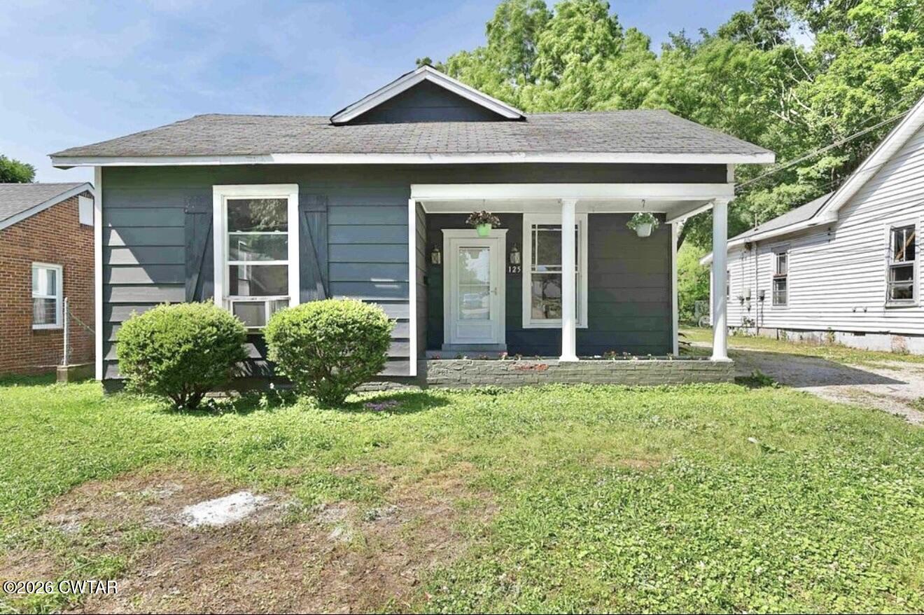 125 Williams Street Jackson, TN 38301 - Photo 3 of 17 a view of a house with garden