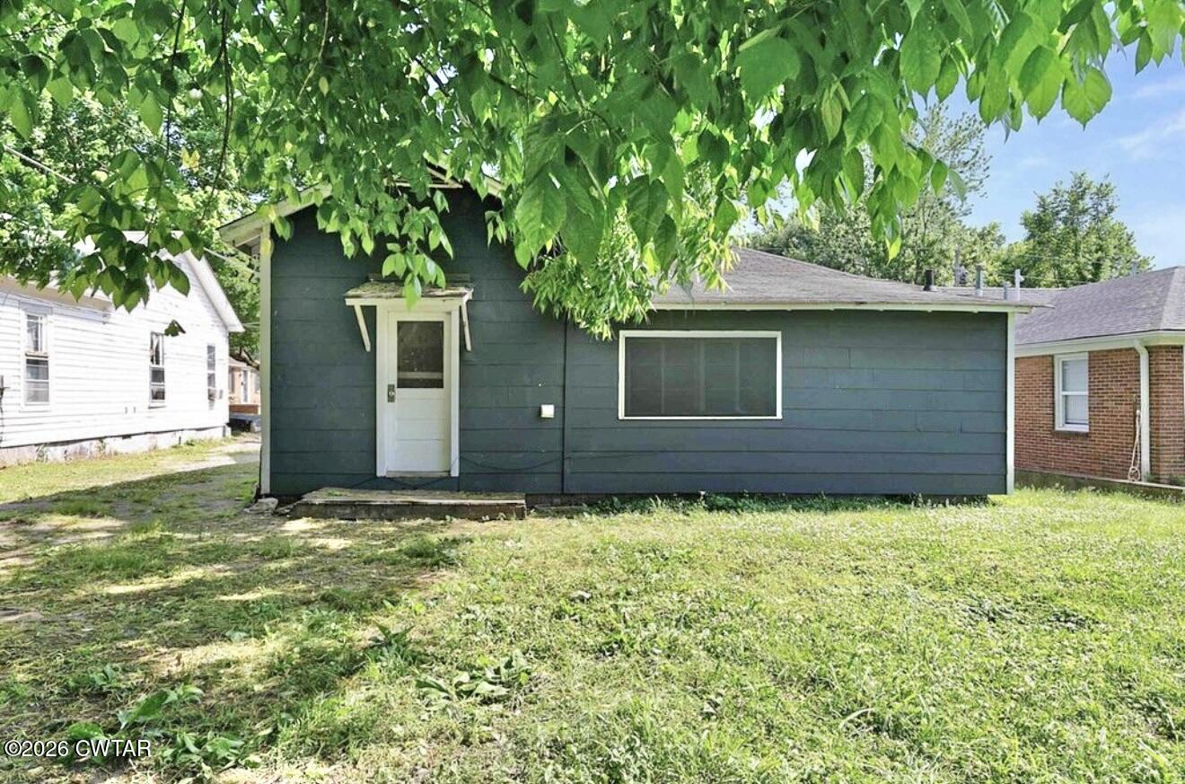125 Williams Street Jackson, TN 38301 - Photo 4 of 17 a view of a house with a yard