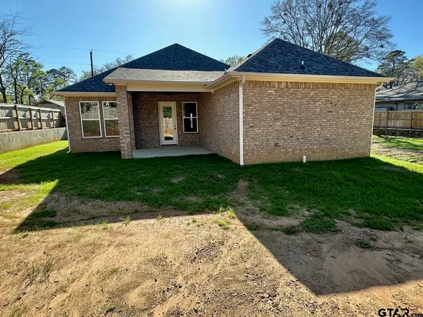 a front view of house with yard