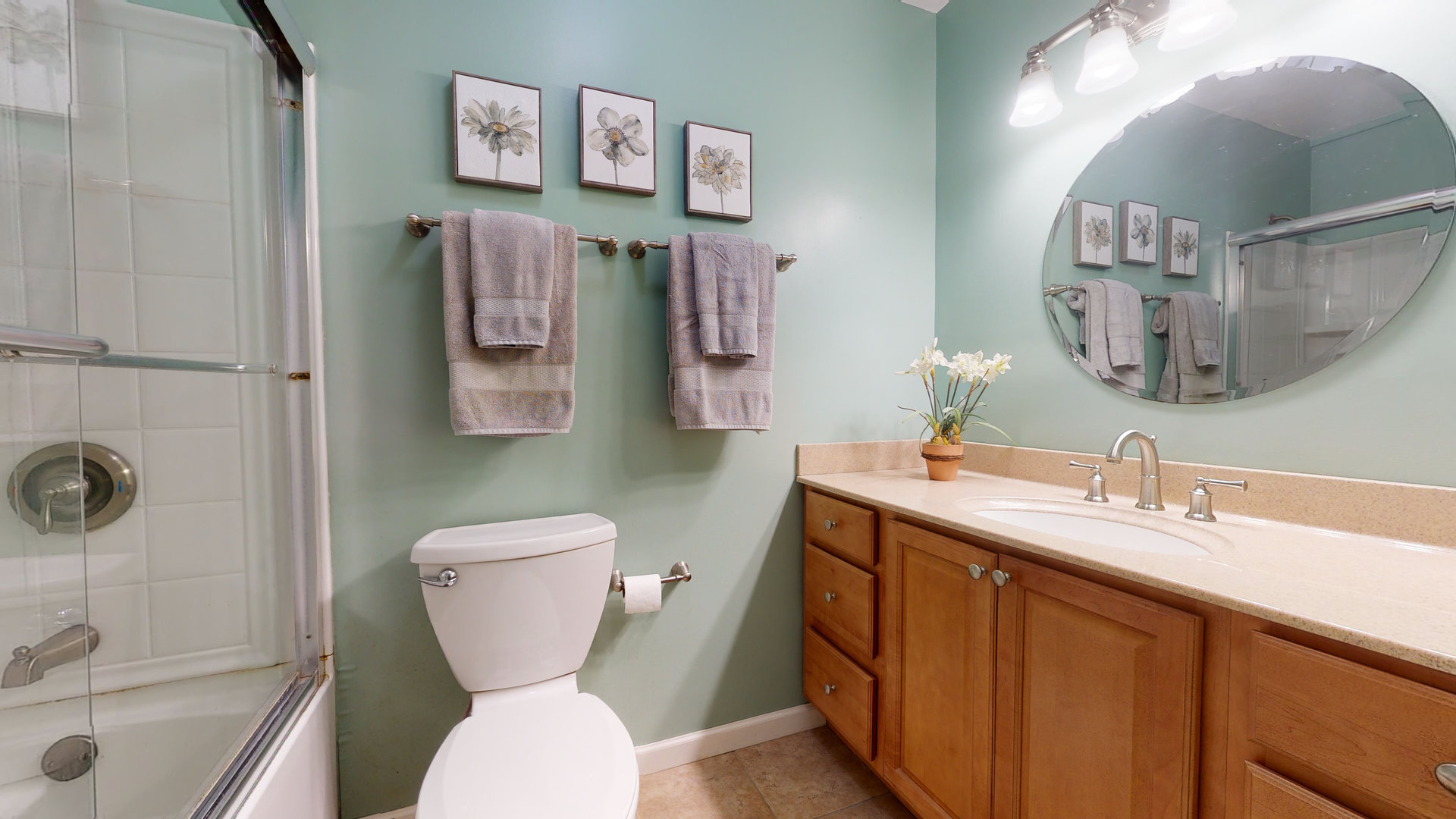 274 Timber Hill Road Buffalo Grove, IL 60089 - Photo 12 of 22 a bathroom with a toilet sink and mirror