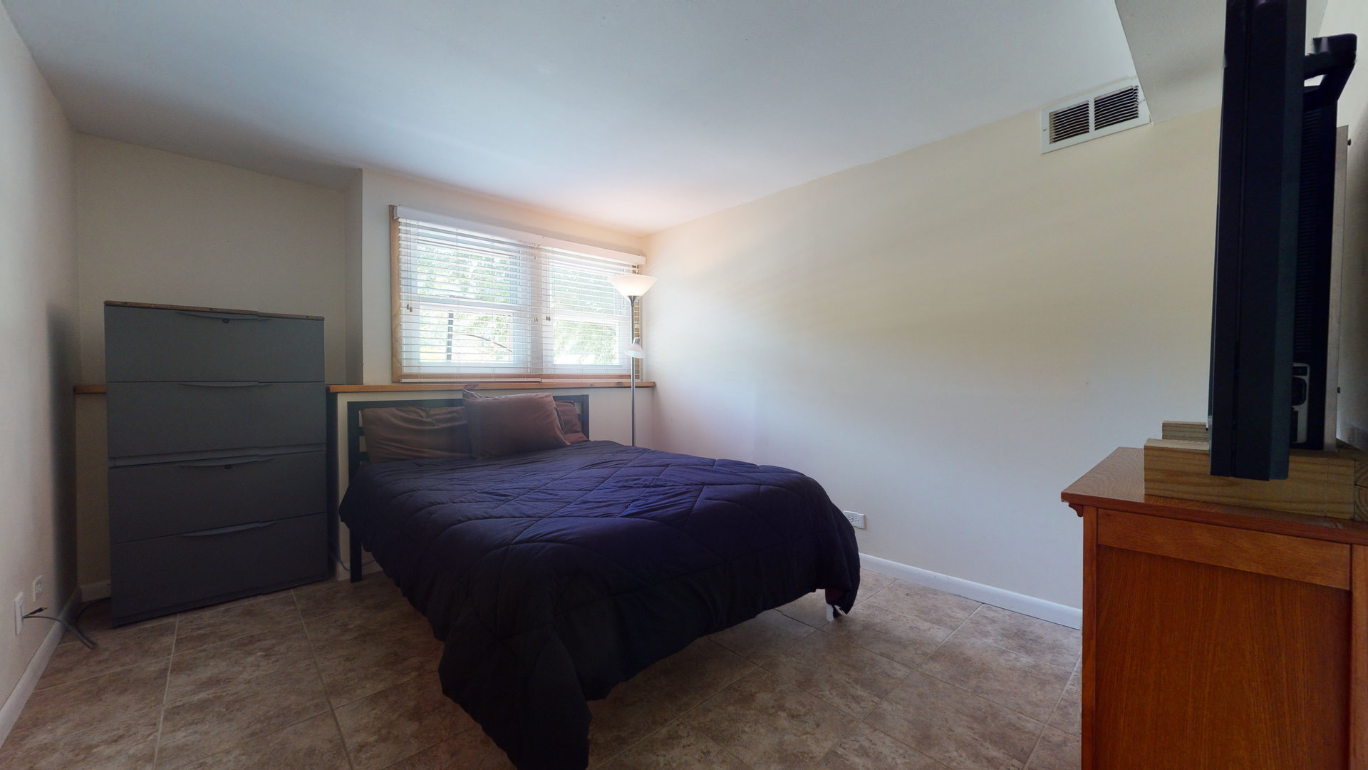 274 Timber Hill Road Buffalo Grove, IL 60089 - Photo 16 of 22 a bedroom with a bed and a window