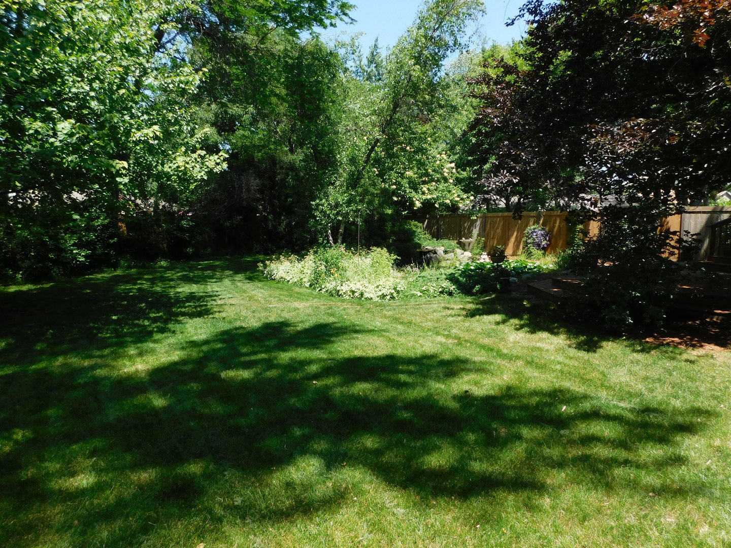 274 Timber Hill Road Buffalo Grove, IL 60089 - Photo 22 of 22 a backyard of a house with lots of green space