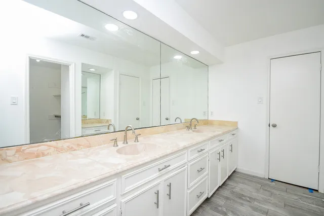 $2,000 | 7822 Albin Lane, Houston, TX 77071