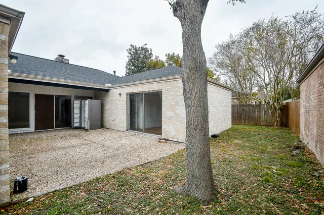 $2,000 | 7822 Albin Lane, Houston, TX 77071