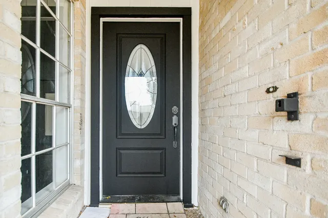 $2,000 | 7822 Albin Lane, Houston, TX 77071