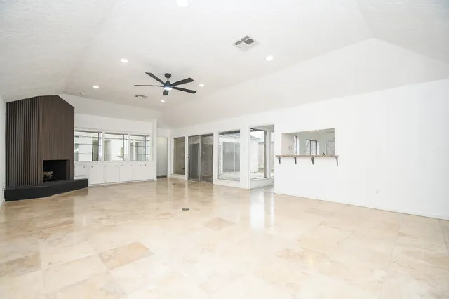 $2,000 | 7822 Albin Lane, Houston, TX 77071