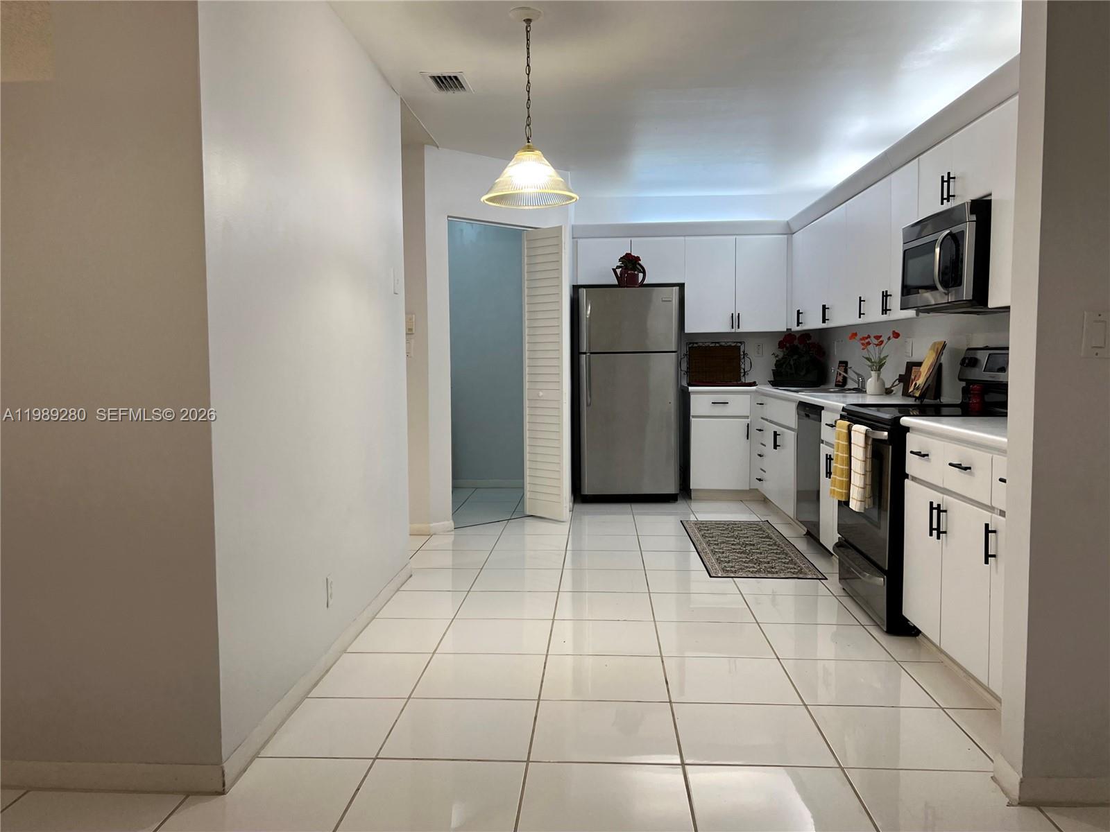 543 Racquet Club Road, Unit 33 Weston, FL 33326 - Photo 11 of 28 KITCHEN