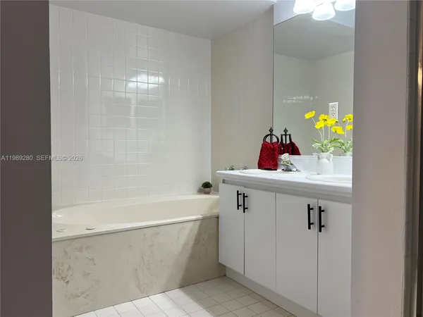 $3,000 | 543 Racquet Club Road, Unit 33, Weston, FL 33326