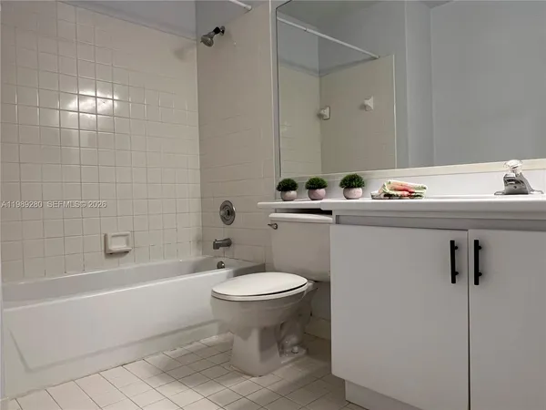 $3,000 | 543 Racquet Club Road, Unit 33, Weston, FL 33326