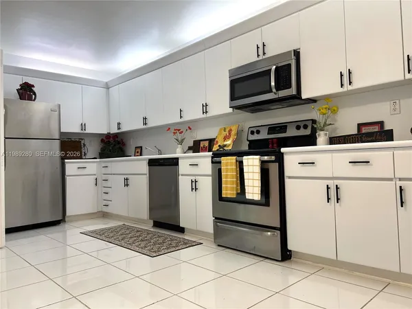 $3,000 | 543 Racquet Club Road, Unit 33, Weston, FL 33326