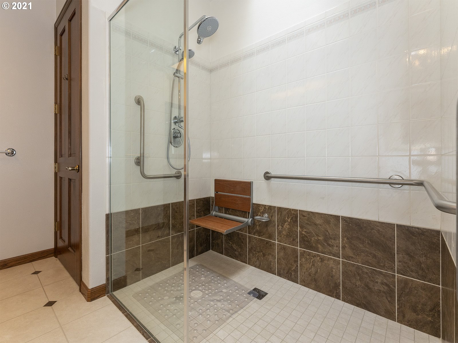 18350 Southwest Kramien Road Newberg, OR 97132 - Photo 16 of 31 a bathroom with a shower