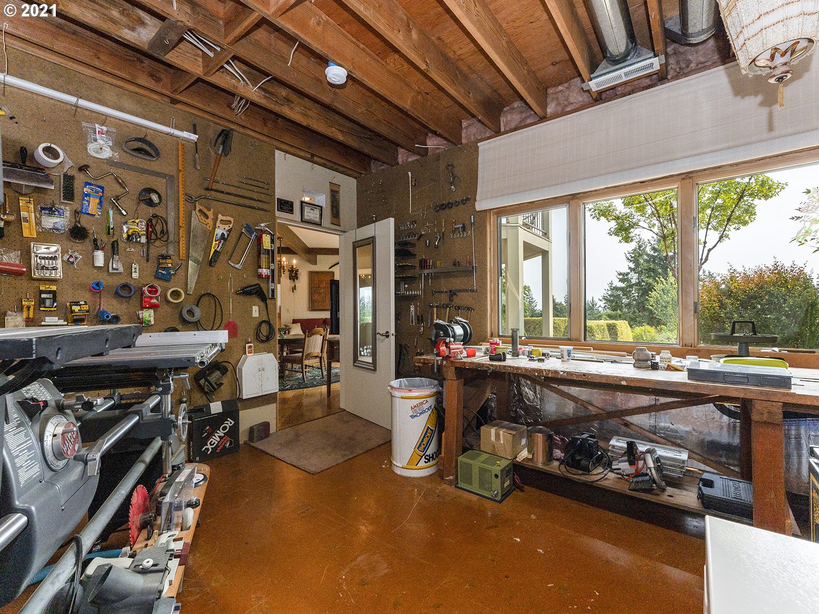 18350 Southwest Kramien Road Newberg, OR 97132 - Photo 21 of 31 a room with musical instruments