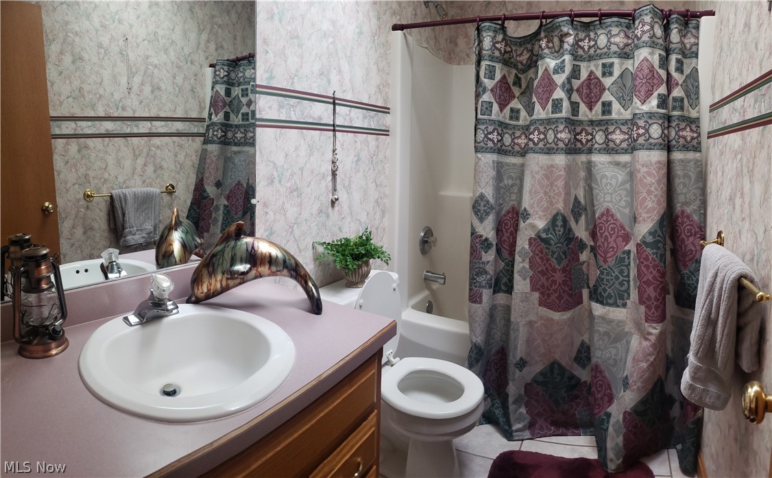 2605 Wright Road Akron, OH 44320 - Photo 15 of 17 2nd floor bath
