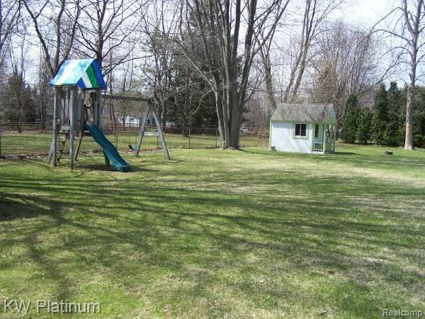 2641 Michigan Road Port Huron, MI 48060 - Photo 11 of 28 michigan2641yy - Copy.jpg