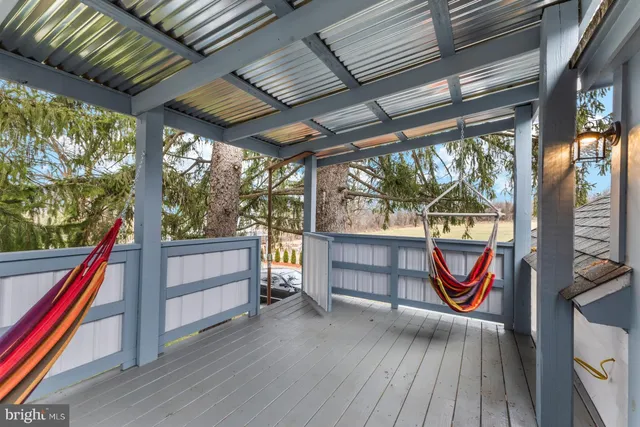 a bench sitting in front of a building
