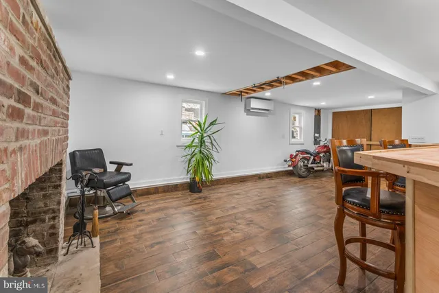 a livingroom with furniture and a potted plant