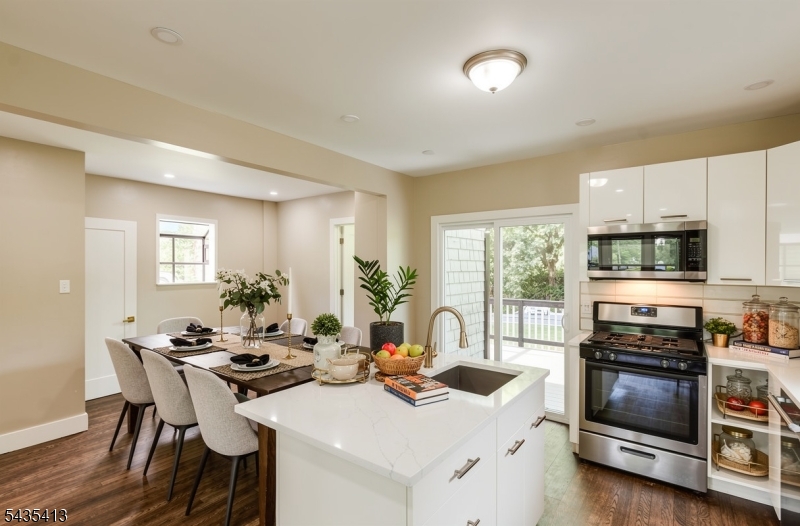 529 Wheatsheaf Road Roselle, NJ 07203 - Photo 6 of 46