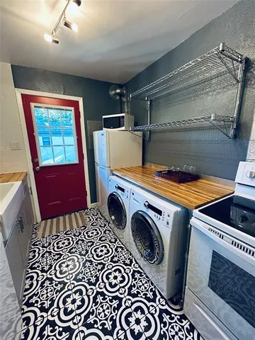 a view of kitchen with washer and dryer