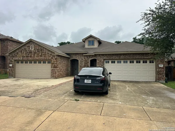 $1,350 | 304 Rosalie Drive, New Braunfels, TX 78130