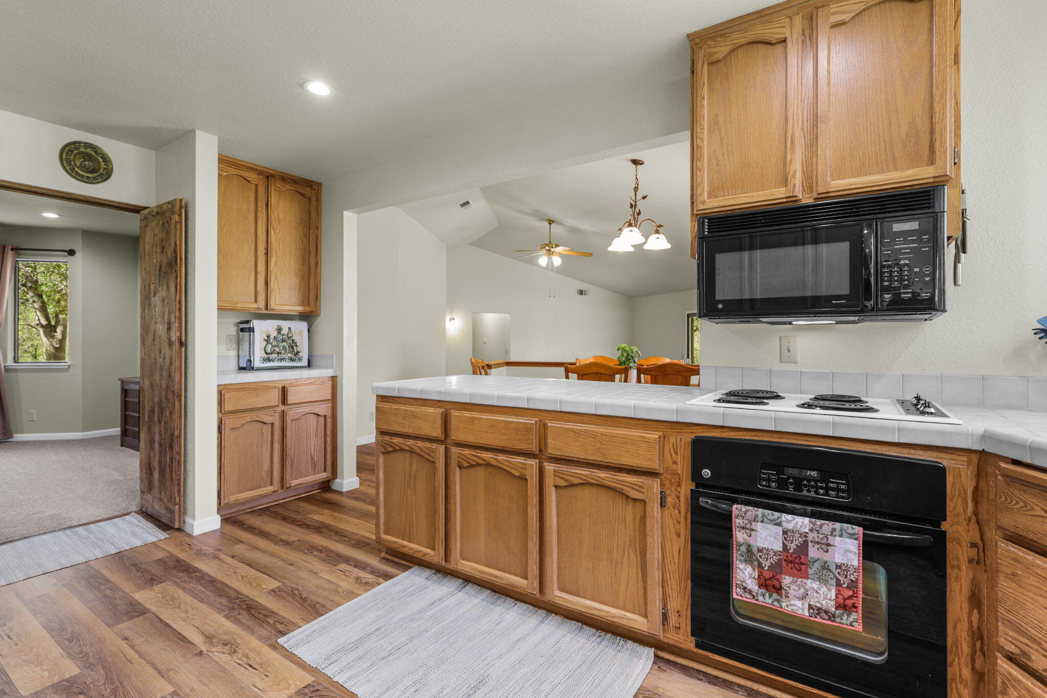 21082 Oak Knoll Road Redding, CA 96003 - Photo 11 of 45 Kitchen