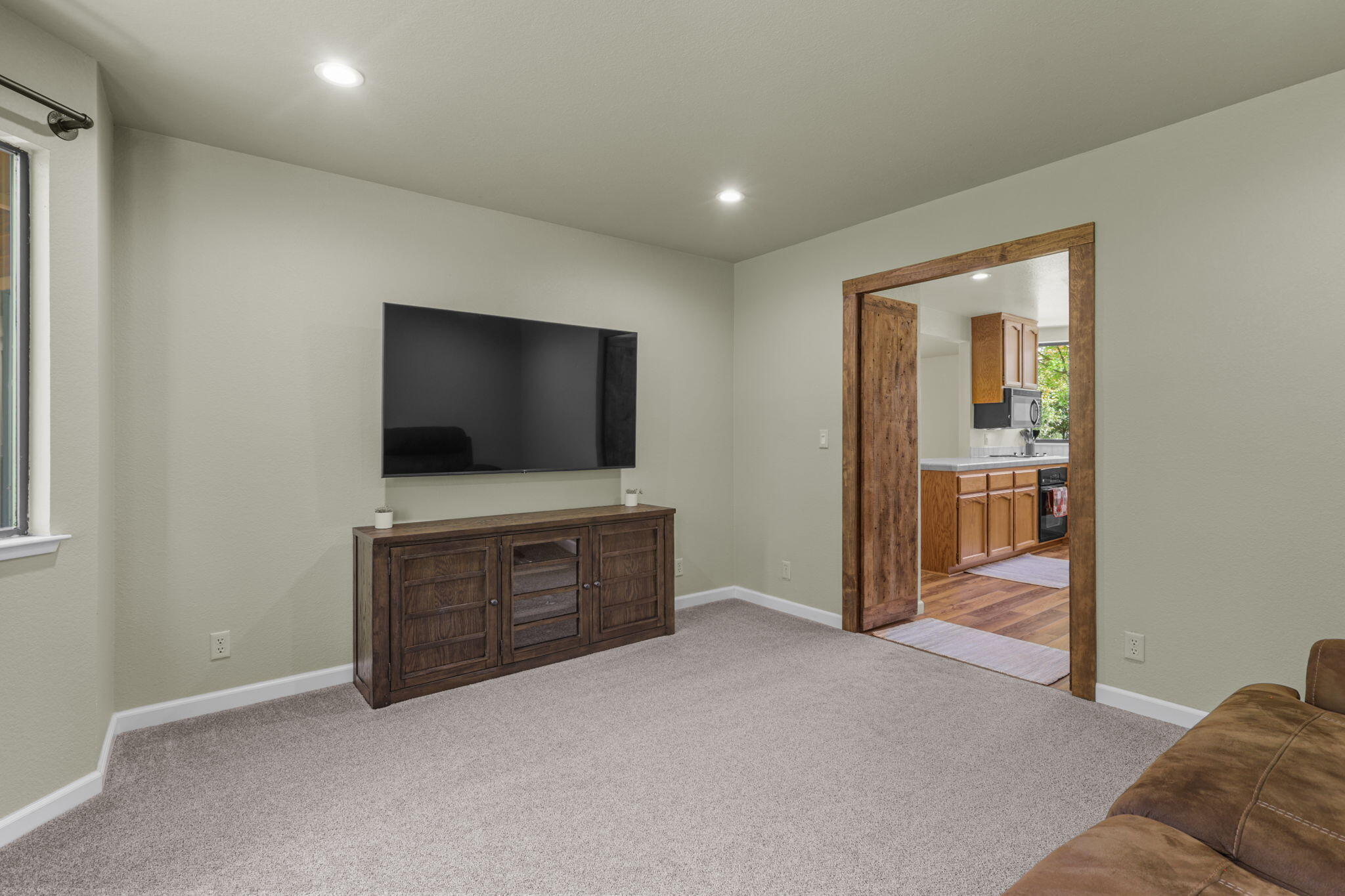 21082 Oak Knoll Road Redding, CA 96003 - Photo 13 of 45 15-web-or-mls-8Q0A9569_1