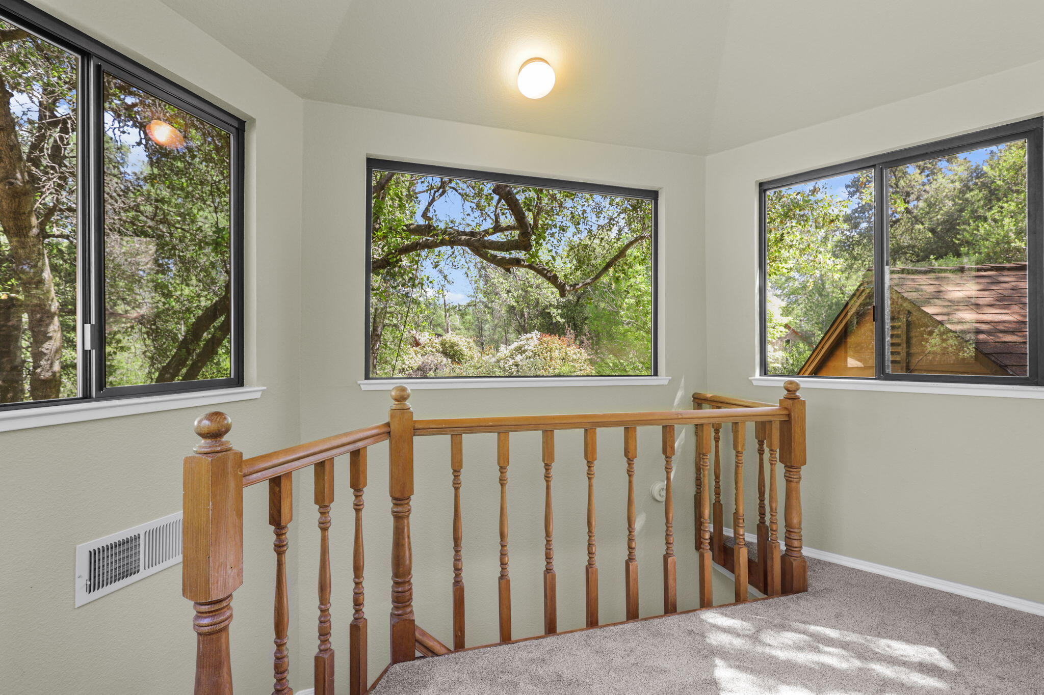 21082 Oak Knoll Road Redding, CA 96003 - Photo 14 of 45 Top of Stair Case