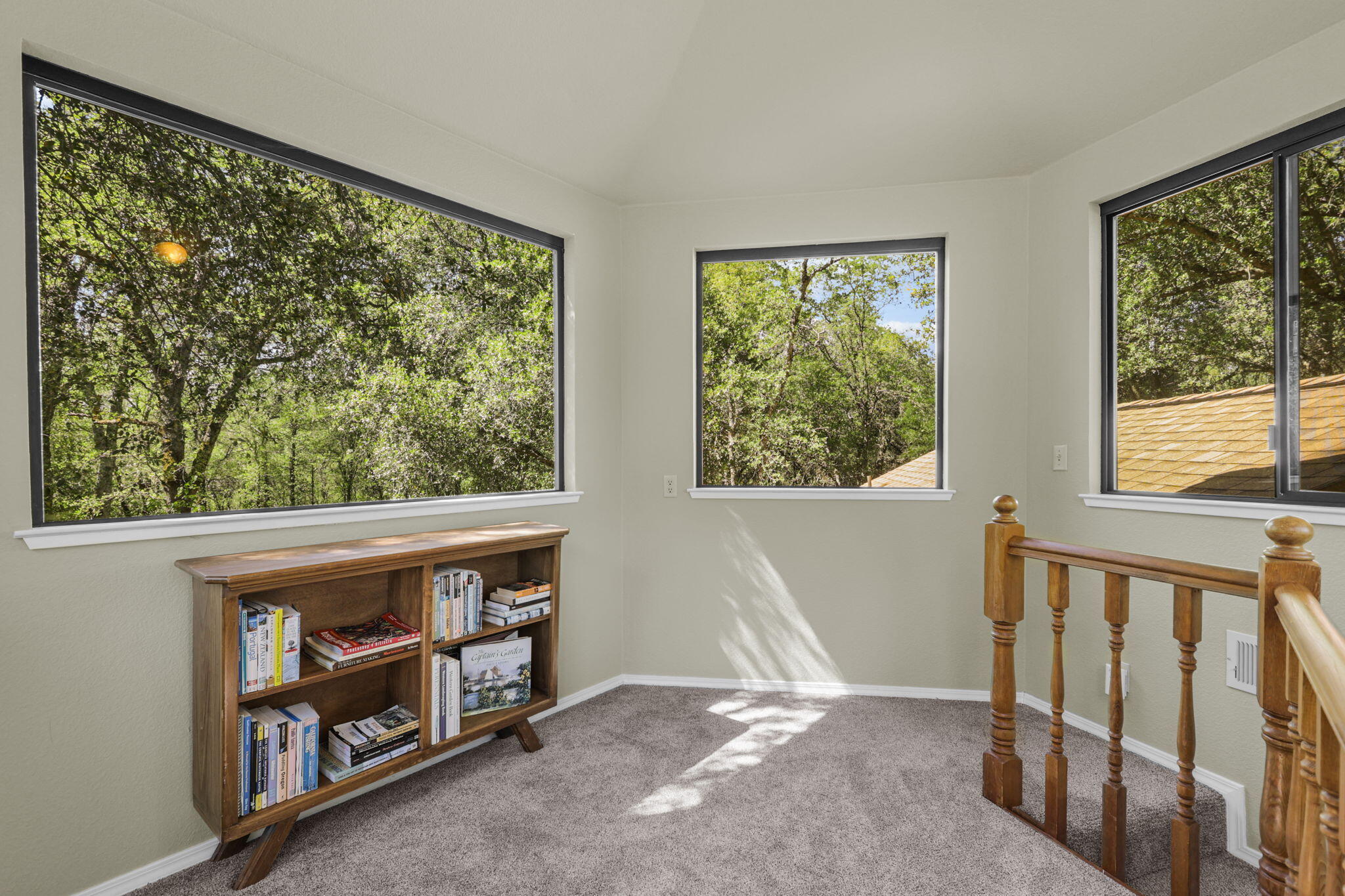 21082 Oak Knoll Road Redding, CA 96003 - Photo 15 of 45 Top Of Stair Case
