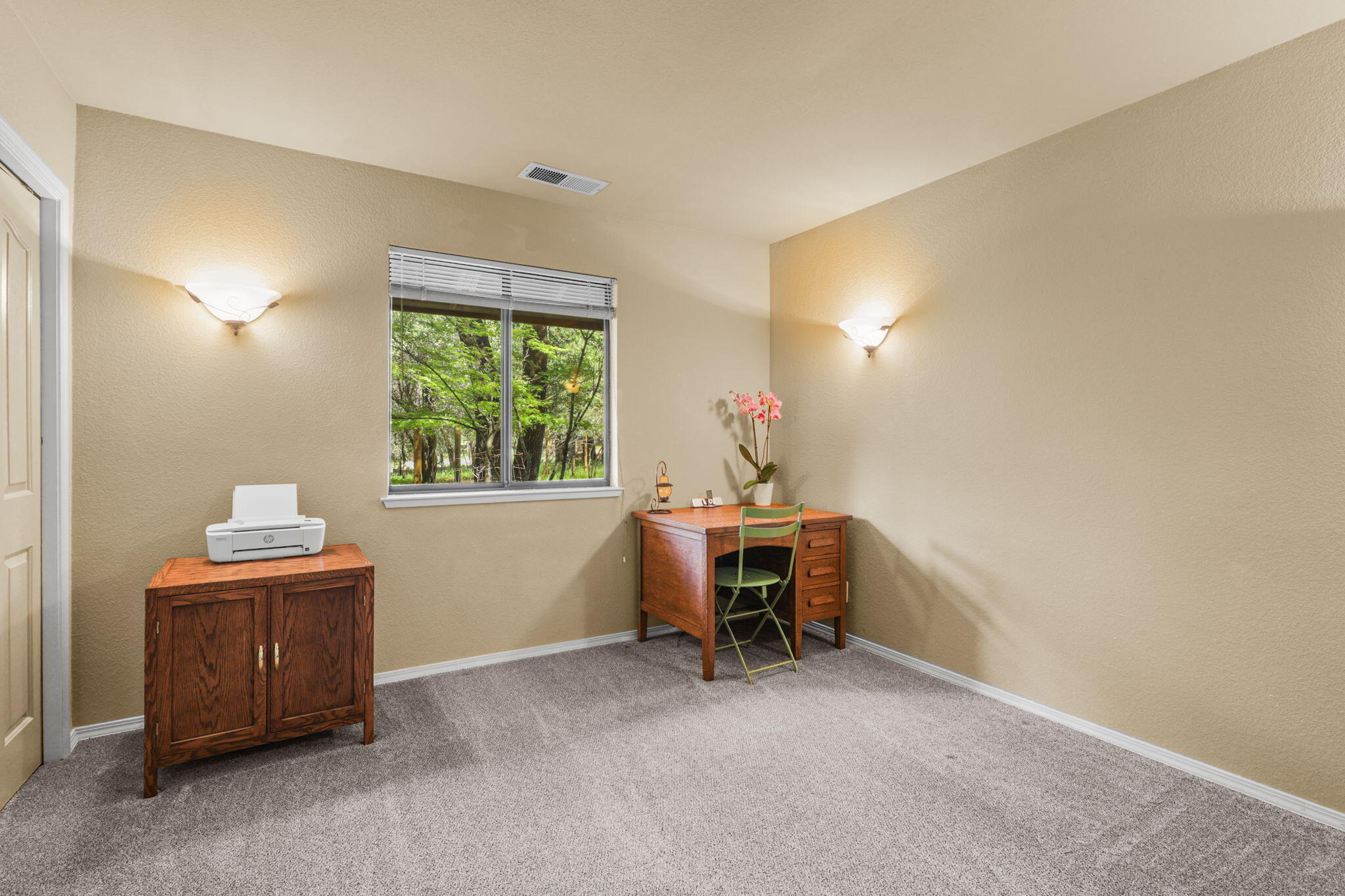 21082 Oak Knoll Road Redding, CA 96003 - Photo 16 of 45 Bedroom