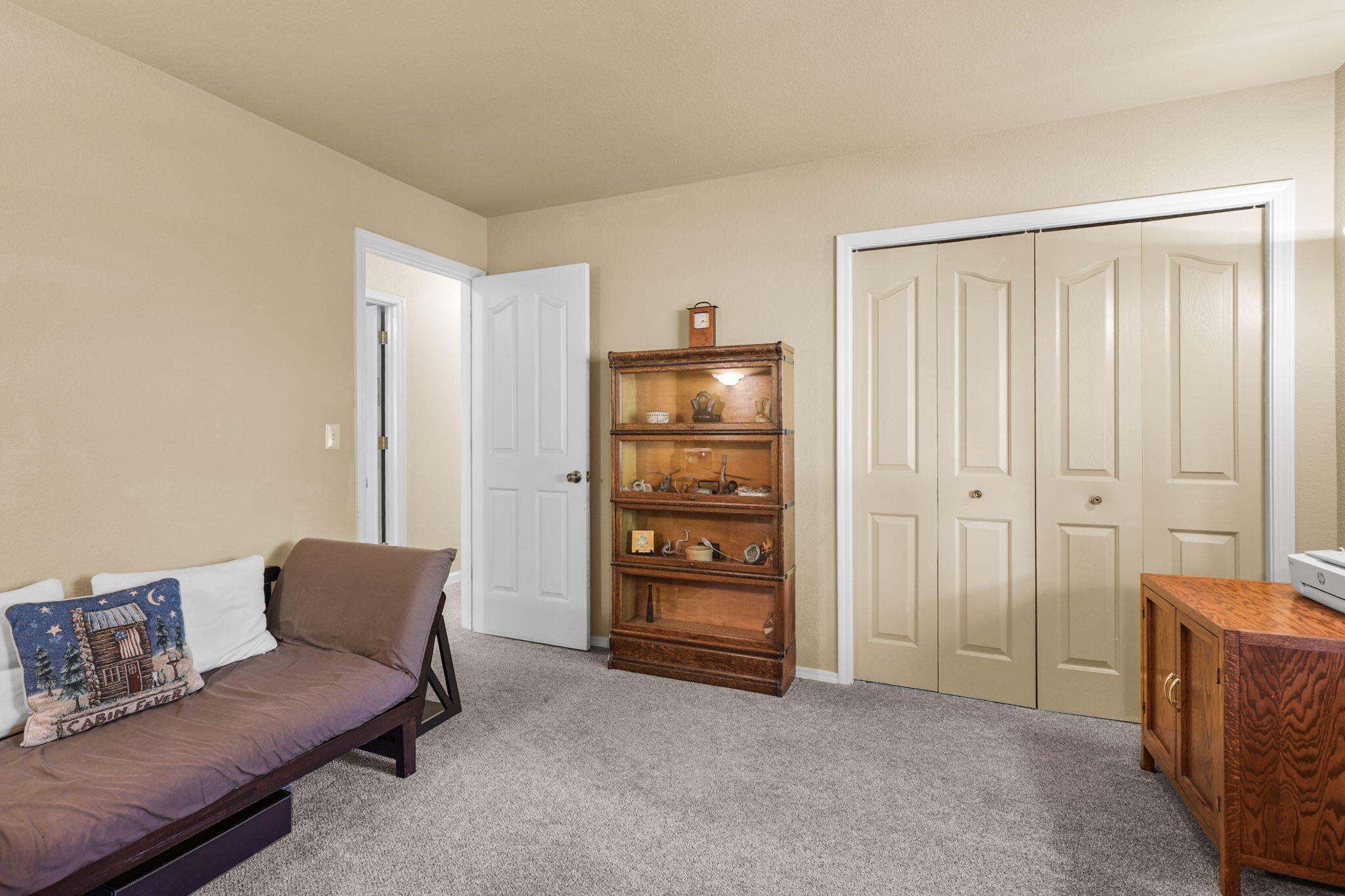 21082 Oak Knoll Road Redding, CA 96003 - Photo 17 of 45 Bedroom