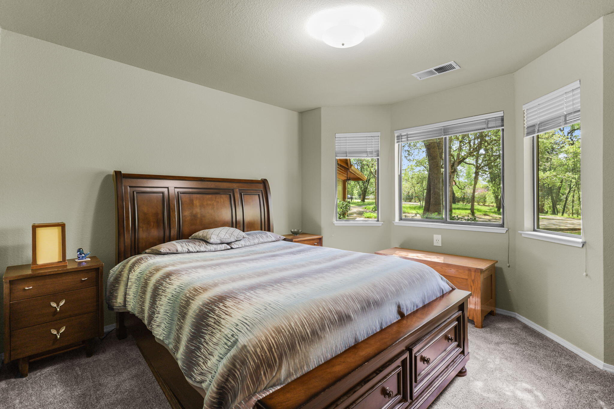 21082 Oak Knoll Road Redding, CA 96003 - Photo 18 of 45 Bedroom