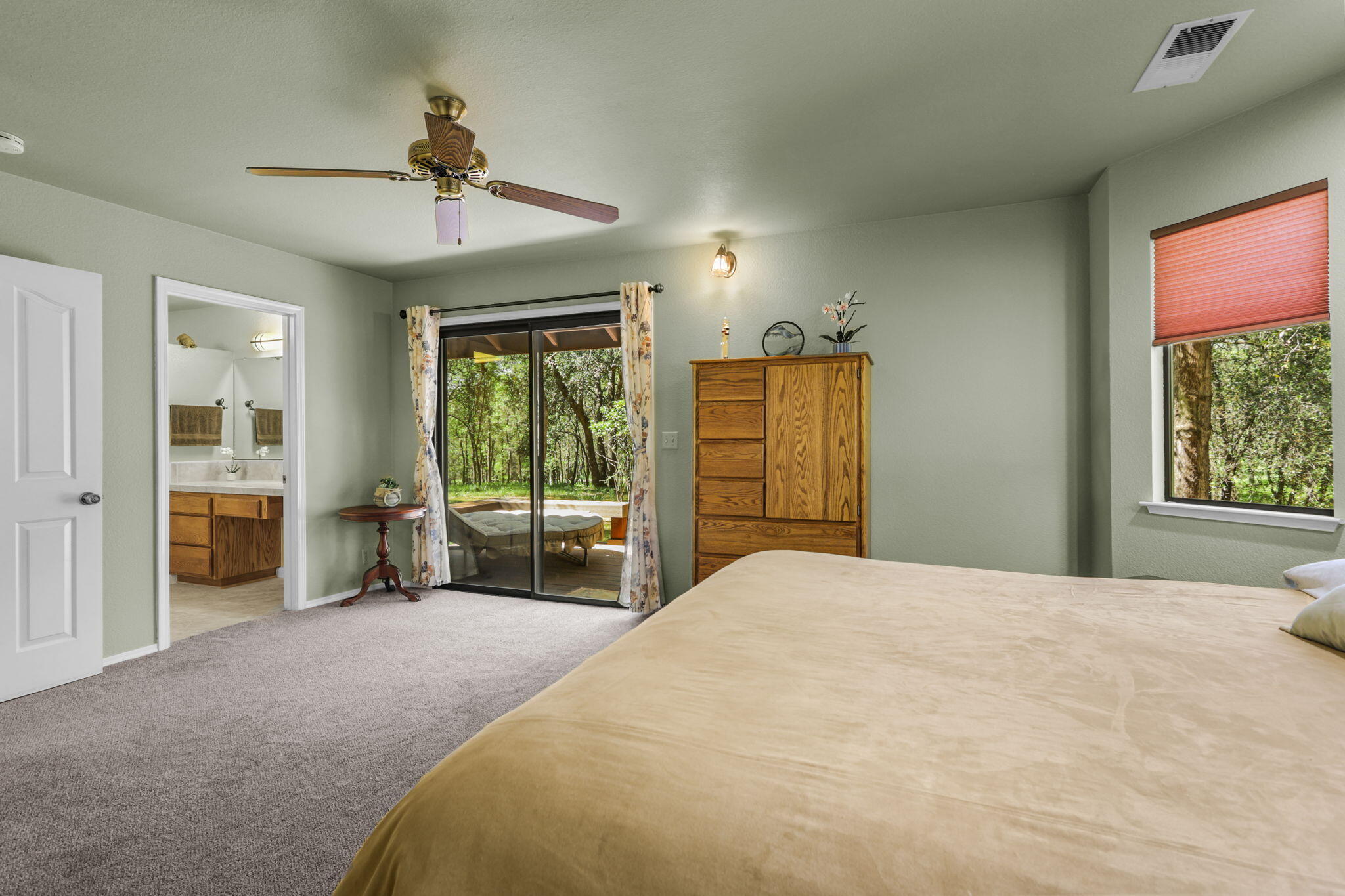 21082 Oak Knoll Road Redding, CA 96003 - Photo 24 of 45 Bedroom