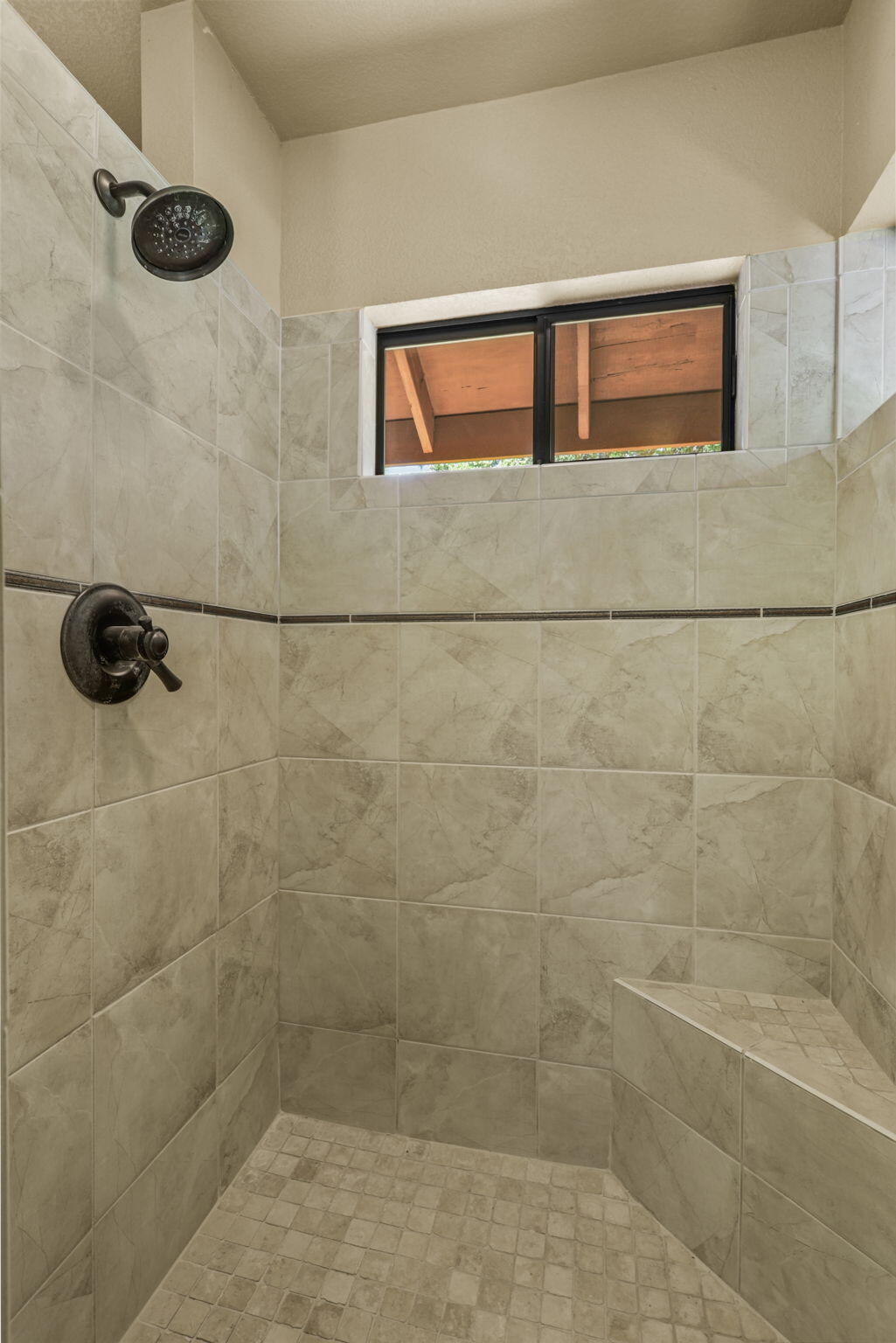 21082 Oak Knoll Road Redding, CA 96003 - Photo 26 of 45 Bathroom 2