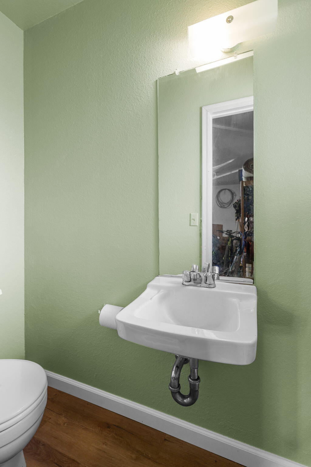 21082 Oak Knoll Road Redding, CA 96003 - Photo 28 of 45 Bathroom