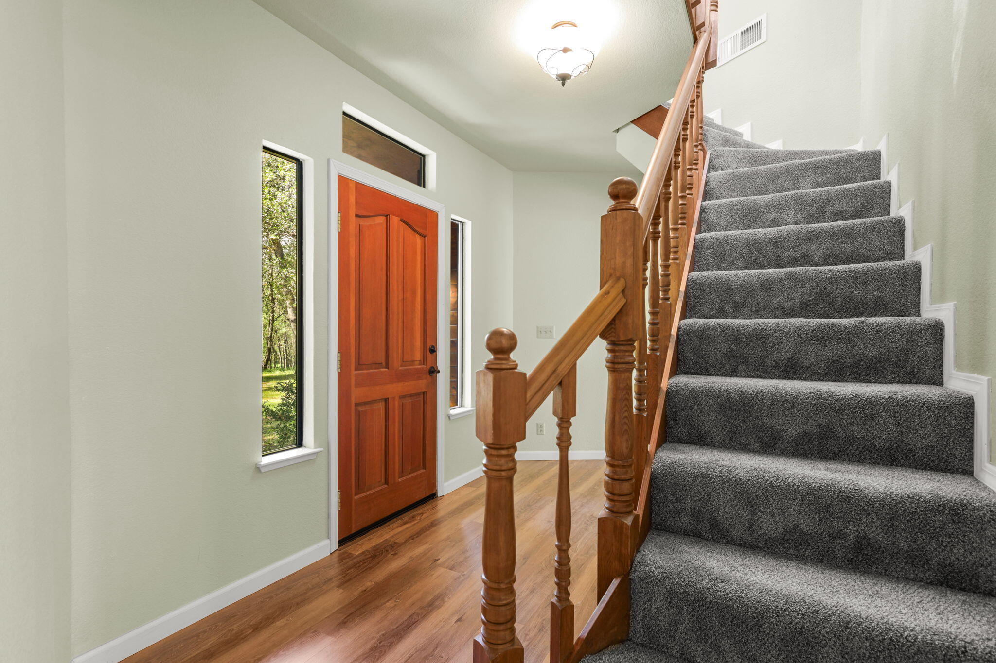 21082 Oak Knoll Road Redding, CA 96003 - Photo 3 of 45 Entrance