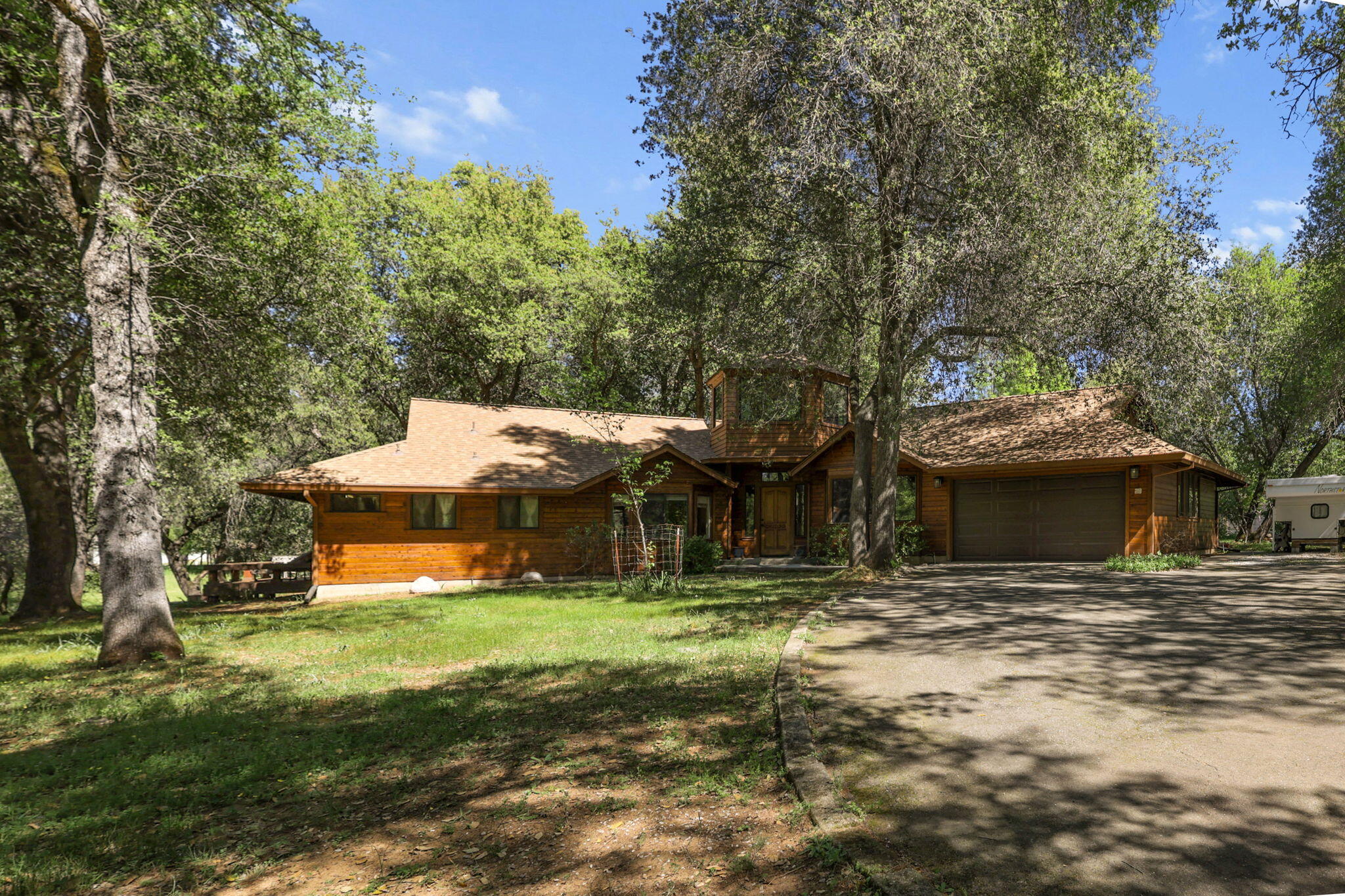 21082 Oak Knoll Road Redding, CA 96003 - Photo 31 of 45 Front of Home