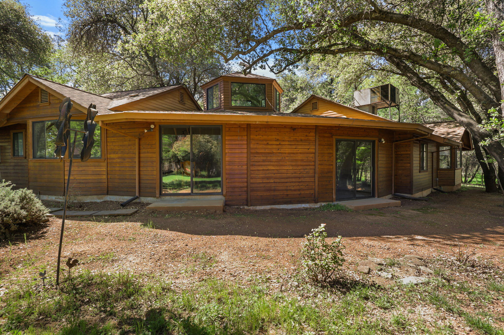 21082 Oak Knoll Road Redding, CA 96003 - Photo 36 of 45 Front of Home