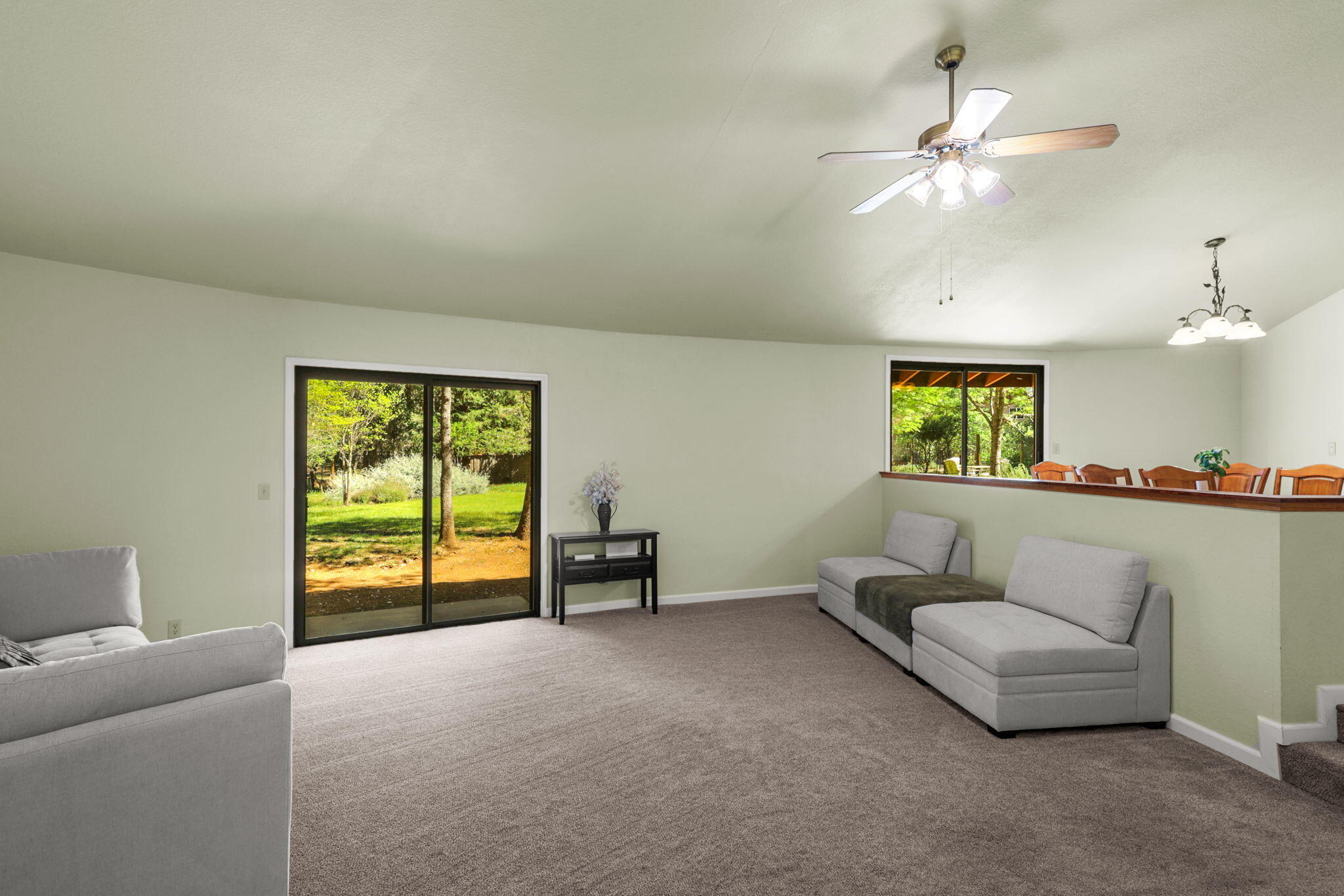 21082 Oak Knoll Road Redding, CA 96003 - Photo 4 of 45 Livingroom