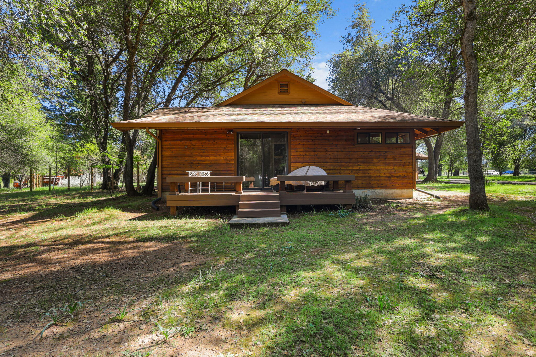 21082 Oak Knoll Road Redding, CA 96003 - Photo 41 of 45 Side Yard